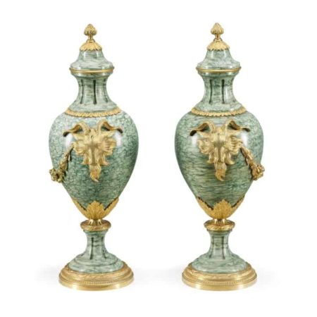 Pair of mantelpieces vases.