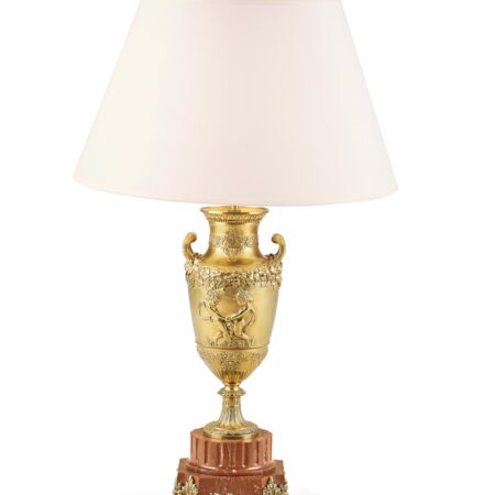 Große Tischlampe